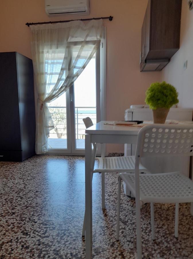 Isalos Apartments Studios Néoi Epivátai Esterno foto