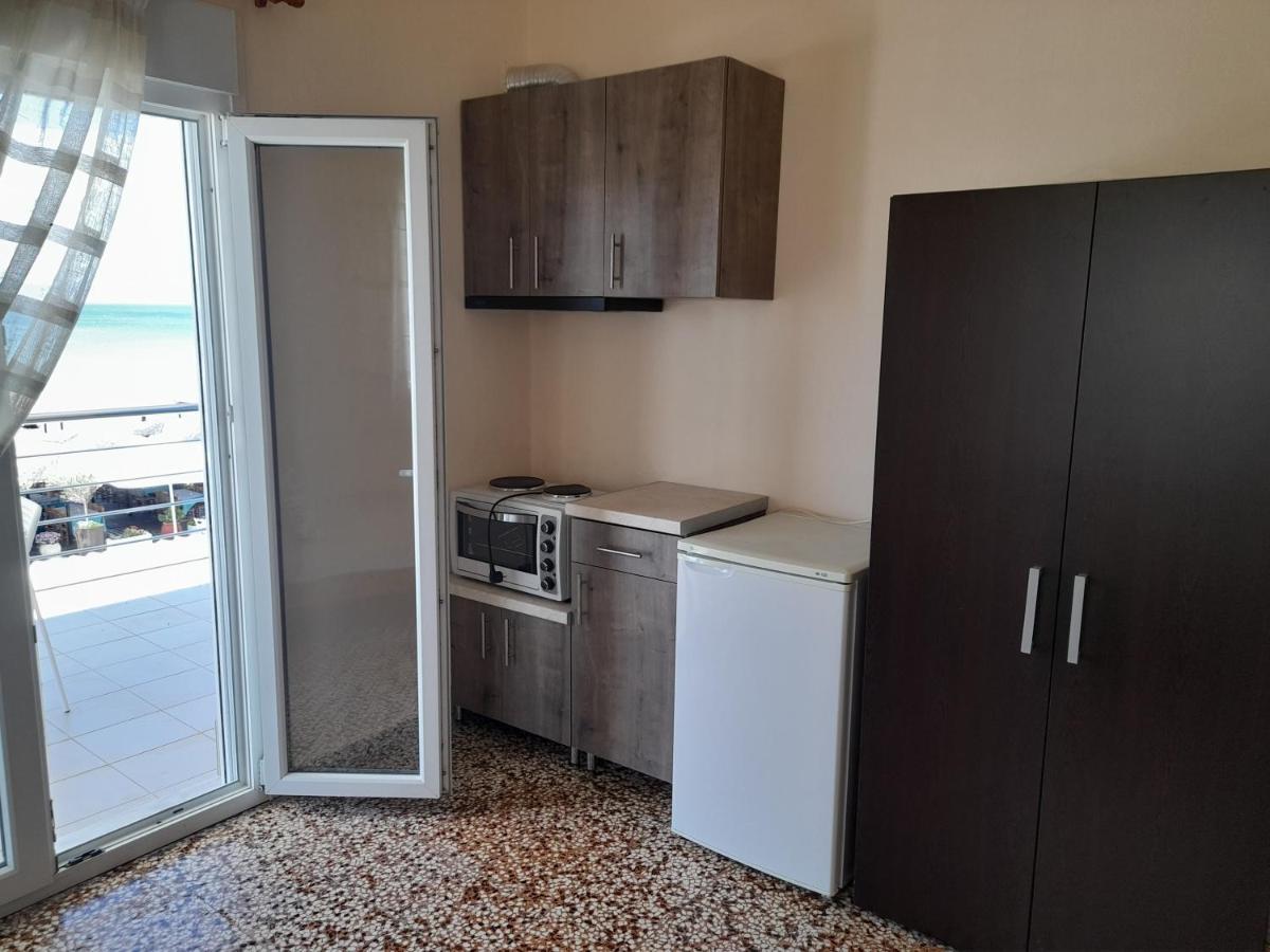 Isalos Apartments Studios Néoi Epivátai Esterno foto